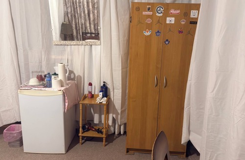 London Apartment | Private Room with Queen Size Bed
