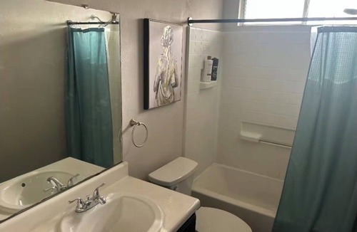 Stoney Ridge House | Private room with shared bathroom in house near Austin Airport and F1 Racetrack