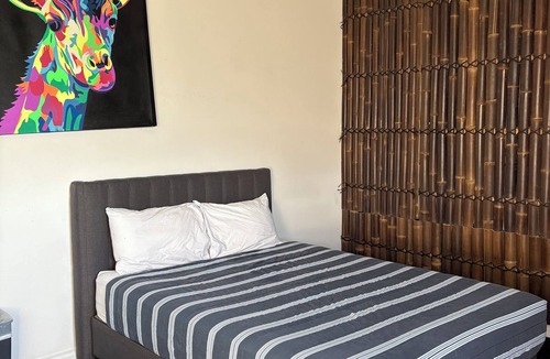 St Kilda Hotel | Private Rooms Available - NO BILLS or BOND required