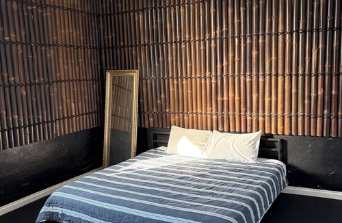 St Kilda Hotel | Private Rooms Available - NO BILLS or BOND required