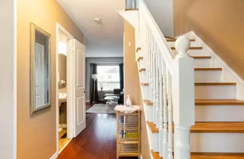 Bowmanville Hostel | Private Rooms in a House
