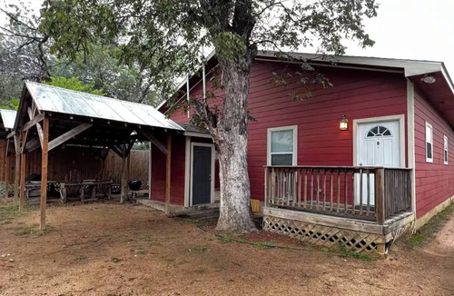 Five Points House | Private Rooms in San Antonio walk to downtown