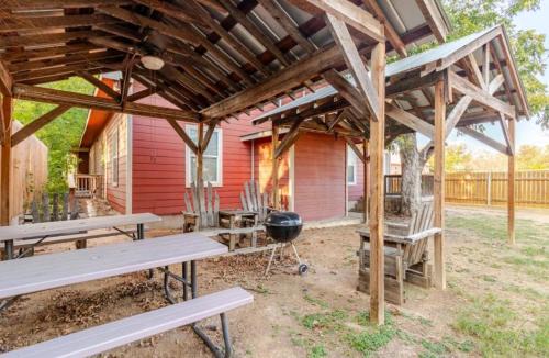 Five Points House | Private Rooms in San Antonio Home 5 mins to downtown