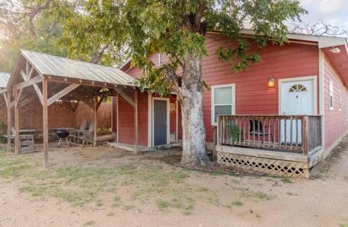Five Points House | Private Rooms in San Antonio Home 5 mins to downtown