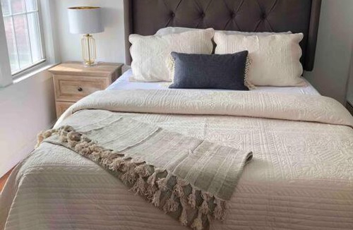 Schuylerville Apartment | Private Rooms in TownHouse w Shared Baths Qn Bed 1-3ppl