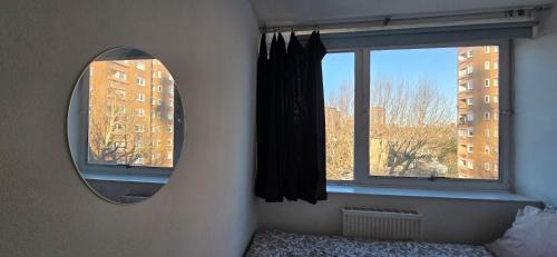 Faraday House | PRIVATE ROOMS - SHARED BATHROOM - Elephant & Castle