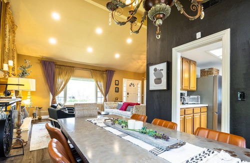 Santa Rosa House | Private Rose Garden Close to Downtown Santa Rosa and Wine Country