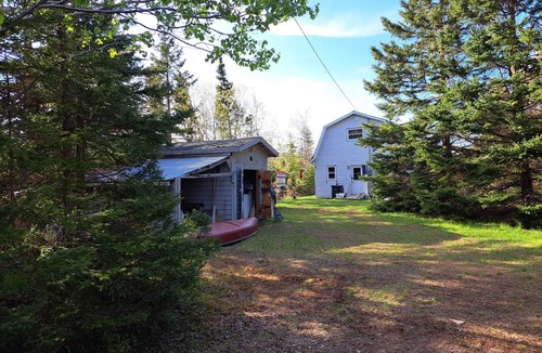 Corran Ban Cottage | Private, rustic retreat 15 mins from the fun!