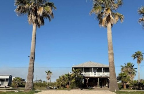 Crystal Beach RV Rental | Private RV Pad w/fishing access close to beach!