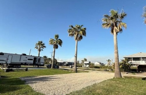 Crystal Beach RV Rental | Private RV Pad w/fishing access close to beach!