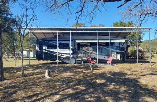 Boerne House | Private RV Retreat in Hill Country King Bed