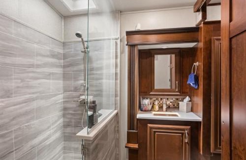 Boerne House | Private RV Retreat in Hill Country King Bed
