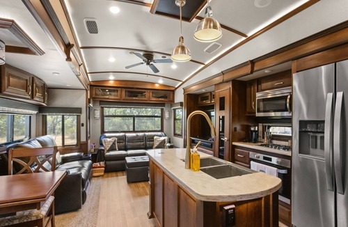 Boerne House | Private RV Retreat | King Bed, Kitchen & Bath