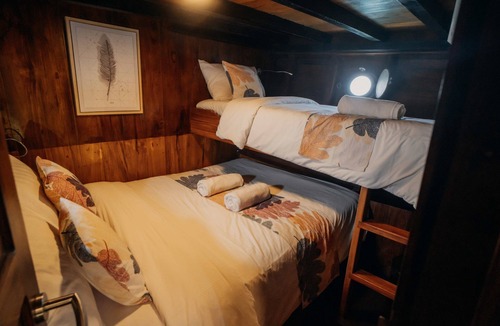 Labuan Bajo Boat Rental | Private Sailling Komodo Cruise Overnight Charter
