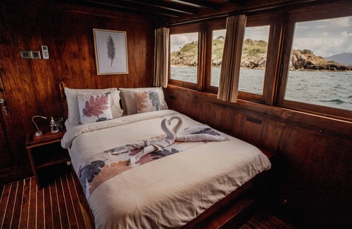 Labuan Bajo Boat Rental | Private Sailling Komodo Cruise Overnight Charter