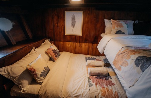 Labuan Bajo Boat Rental | Private Sailling Komodo Cruise Overnight Charter