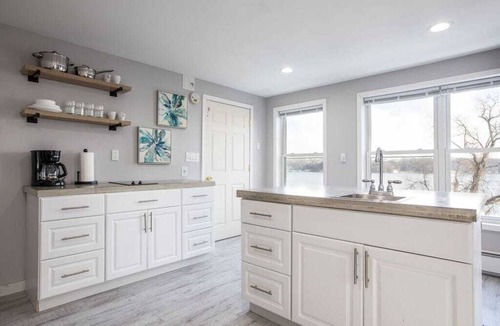 East Irondequoit Apartment | Private sancutary on Irondequoit bay
