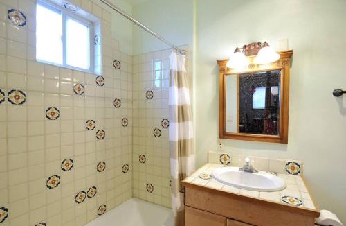Northeast Santa Fe House | Private Santa Fe Retreat w/King Bed, patio