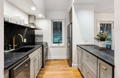 Quechee House | Private! Sauna, 3BR/2Ba, Pet-Friendly - Twin Peaks