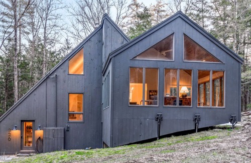 Quechee House | Private! Sauna, 3BR/2Ba, Pet-Friendly - Twin Peaks