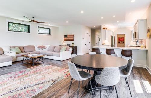 Moneta House | Private Sauna & Game Room: Lakefront Moneta Gem