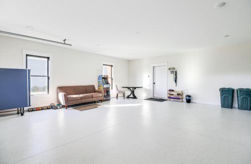 Moneta House | Private Sauna & Game Room: Lakefront Moneta Gem
