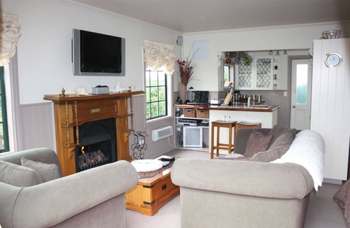 Ahuriri Flat Cabin | Private seaside couples hideaway