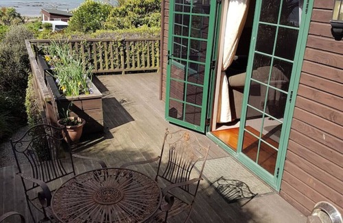 Ahuriri Flat Cabin | Private seaside couples hideaway