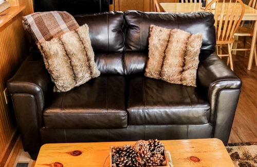 Gatlinburg Ski Chalet | Private & Secluded w/Beautiful Views Sunsets ~Hot Tub