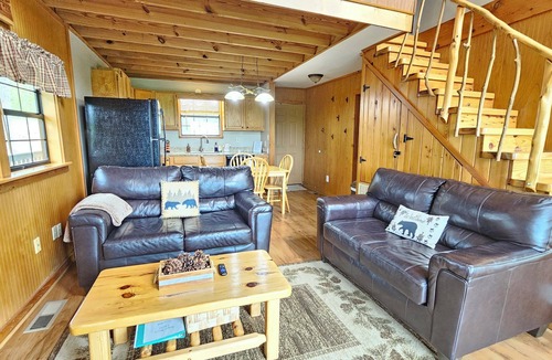 Gatlinburg Ski Chalet | Private & Secluded w/Beautiful Views Sunsets ~Hot Tub