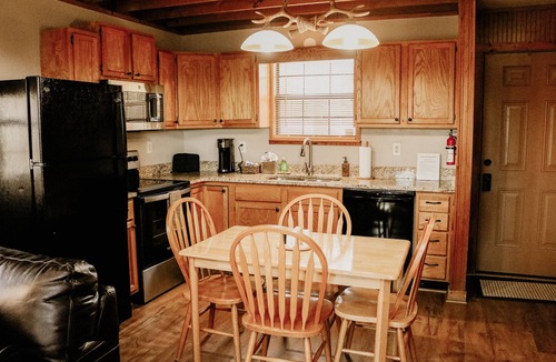 Gatlinburg Ski Chalet | Private & Secluded w/Beautiful Views Sunsets ~Hot Tub