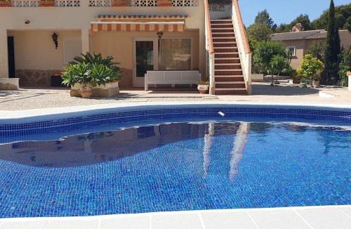 Urbanitzacio la Fustera House | Private/separate floor apartment in a villa near beach