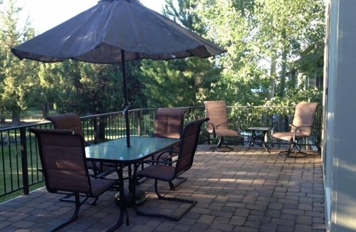 Redmond House | Private, serene, & supremely comfortable…and dog friendly too!