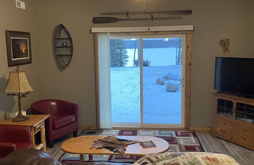 Phillips Cottage | private setting and right on the lake!