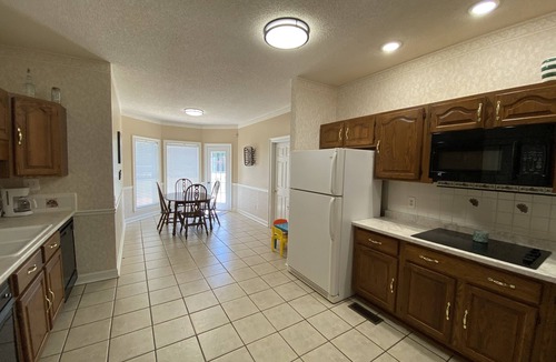 South Pittsburg House | Private Setting Perfect for Large Groups