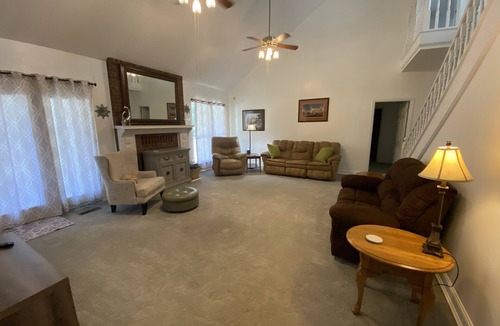 South Pittsburg House | Private Setting Perfect for Large Groups