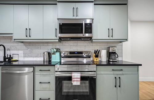 Symons Valley House | Private Sherwood Suite by Park