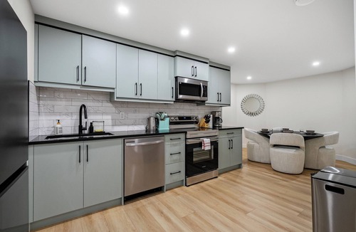 Symons Valley House | Private Sherwood Suite by Park