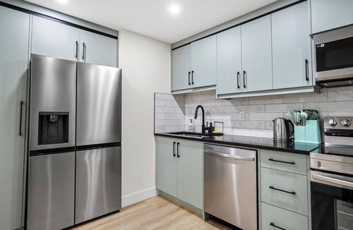 Symons Valley House | Private Sherwood Suite by Park