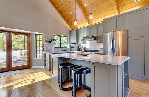 Kings Beach Ski Chalet | Private Ski, Lake & Golf Chalet! Walk to Lake