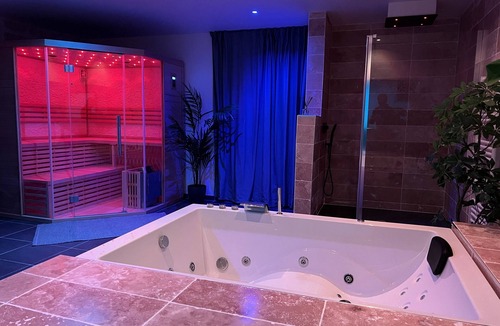 Laon Apartment | Private Spa Apartment