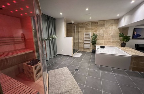Laon Apartment | Private Spa Apartment