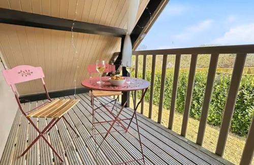 Hermival-les-Vaux Ski Chalet | Private spa chalet with jacuzzi, sauna & cinema - Normandy