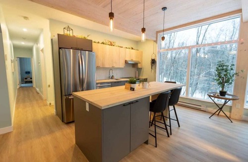 Pine Hill Ski Chalet | Private Spa| Hiking |Skiing | By the river| RuissÖ