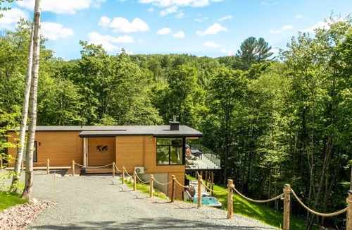 Pine Hill Ski Chalet | Private Spa| Hiking |Skiing | By the river| RuissÖ