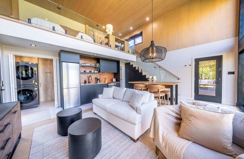 Lambton Ski Chalet | Private Spa & Direct Lake Access | Le Maka