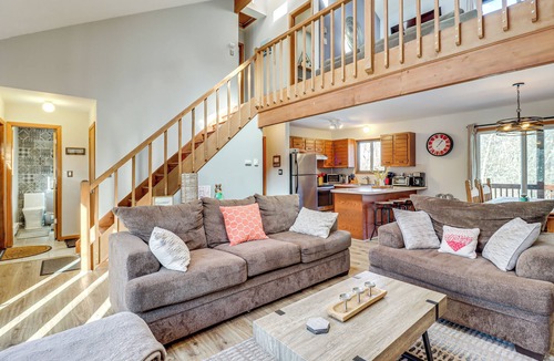 Long Pond Cabin | Private Spa, Fire Pit & Deck: Poconos Home!