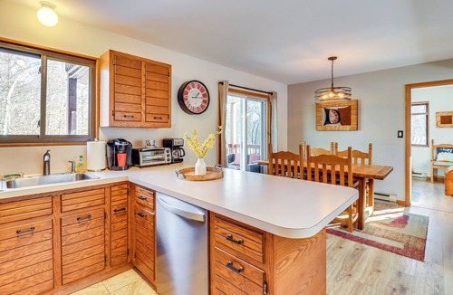 Long Pond Cabin | Private Spa, Fire Pit & Deck: Poconos Home!