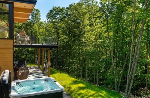 Argenteuil Regional County Municipality Ski Chalet | Private Spa| Hiking |Skiing | By the river| RuissÖ