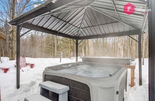 Pont-Rouge House | Private Spa - Nature Chalet & Resort near Quebec City